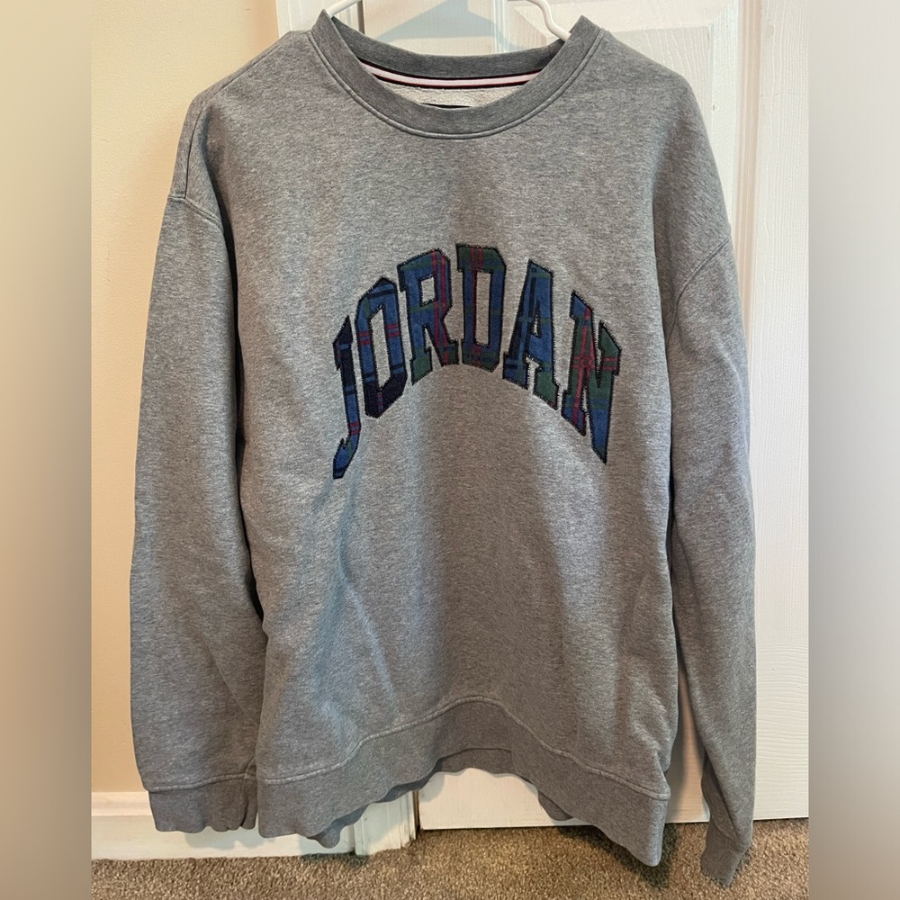 MENS JORDAN ESSENTIAL HOLIDAY FLEECE CREWNECK SWEATSHIRT- SZ MENS L